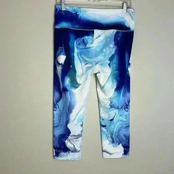 Athleta High Rise Fuji Chaturanga Cropped Capri Legging Size Medium Blue White - Picture 2 of 11